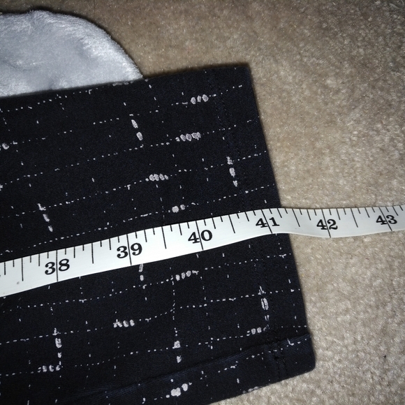 Old Navy Maternity | Checked Leggings | Large - Picture 7 of 16